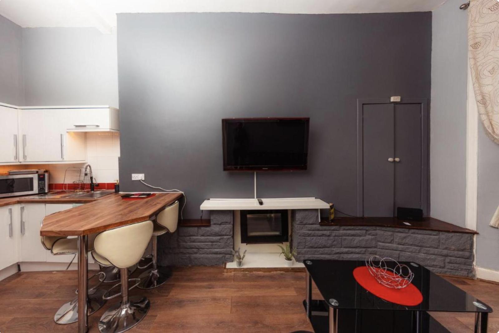 Warm Apartment By Holyrood Palace! Единбург Екстер'єр фото