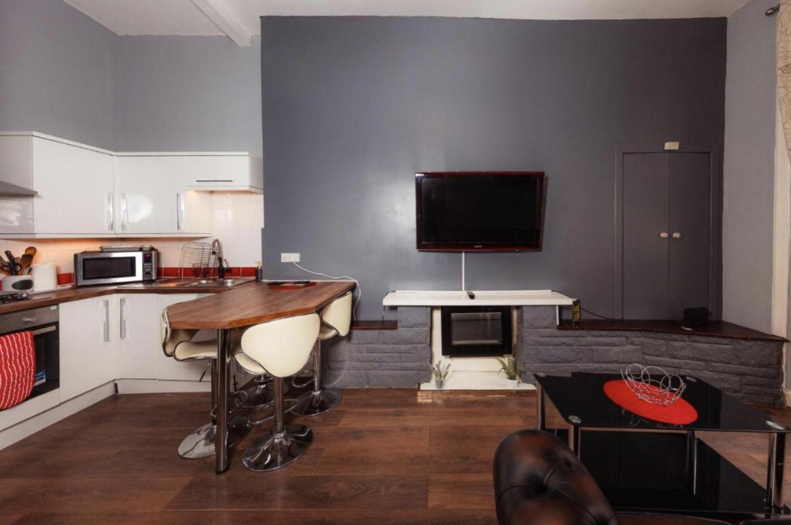 Warm Apartment By Holyrood Palace! Единбург Екстер'єр фото