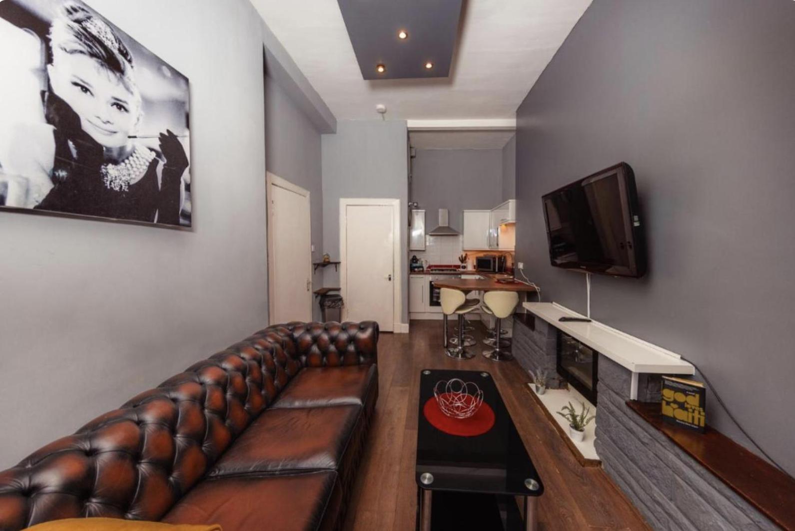 Warm Apartment By Holyrood Palace! Единбург Екстер'єр фото