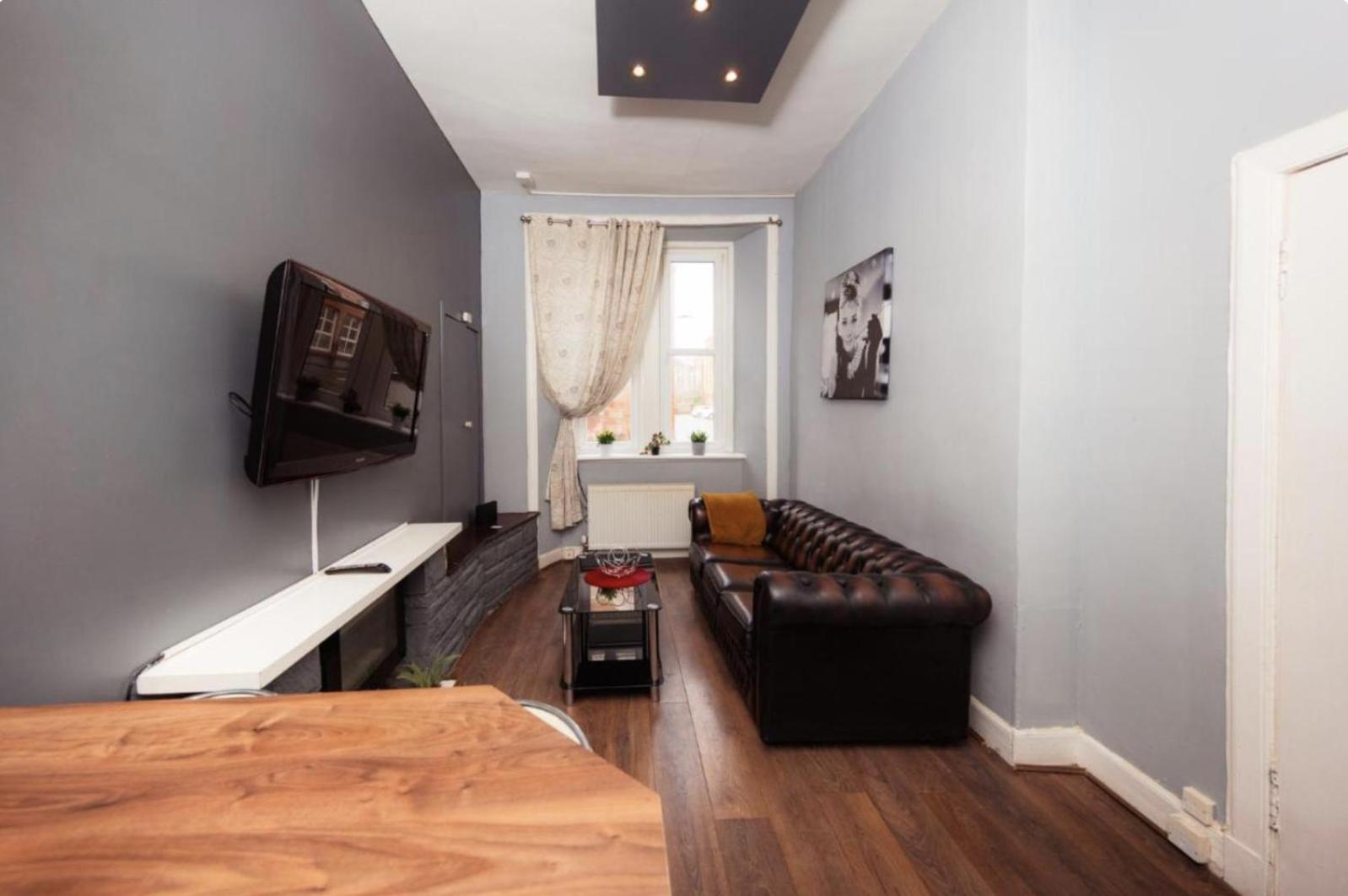 Warm Apartment By Holyrood Palace! Единбург Екстер'єр фото
